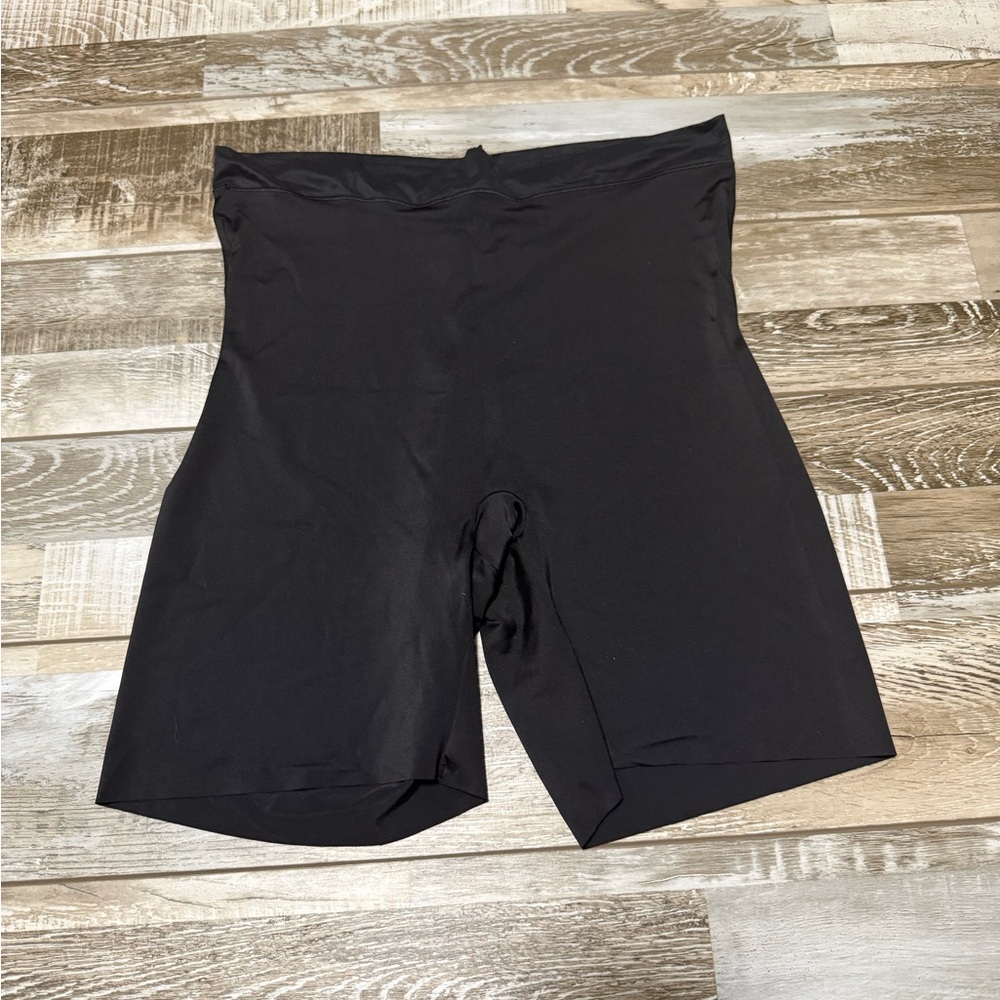 Red Hot SPANX Shapewear Shaping Short  Size 1X Slimming Compression Black